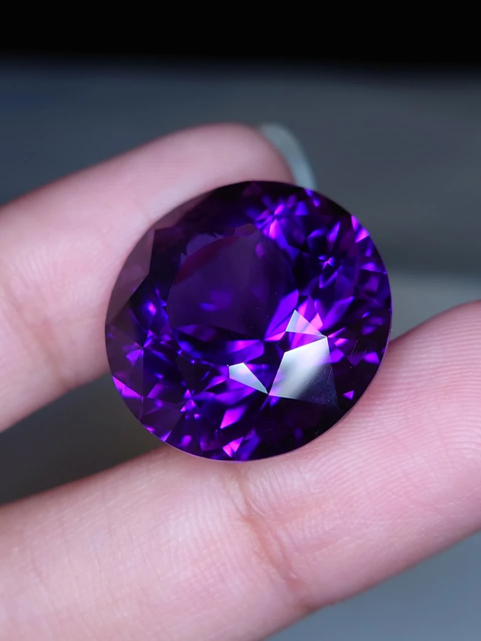 31.5ct Round Brilliant Faceted Amethyst Loose Gemstone from Nigeria — view 3
